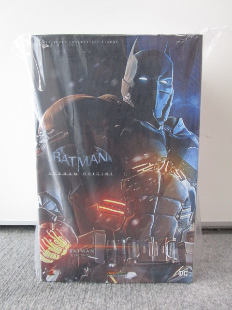 商品の特性 ホットトイズ バットマン アーカム・ビギンズ XEスーツ版