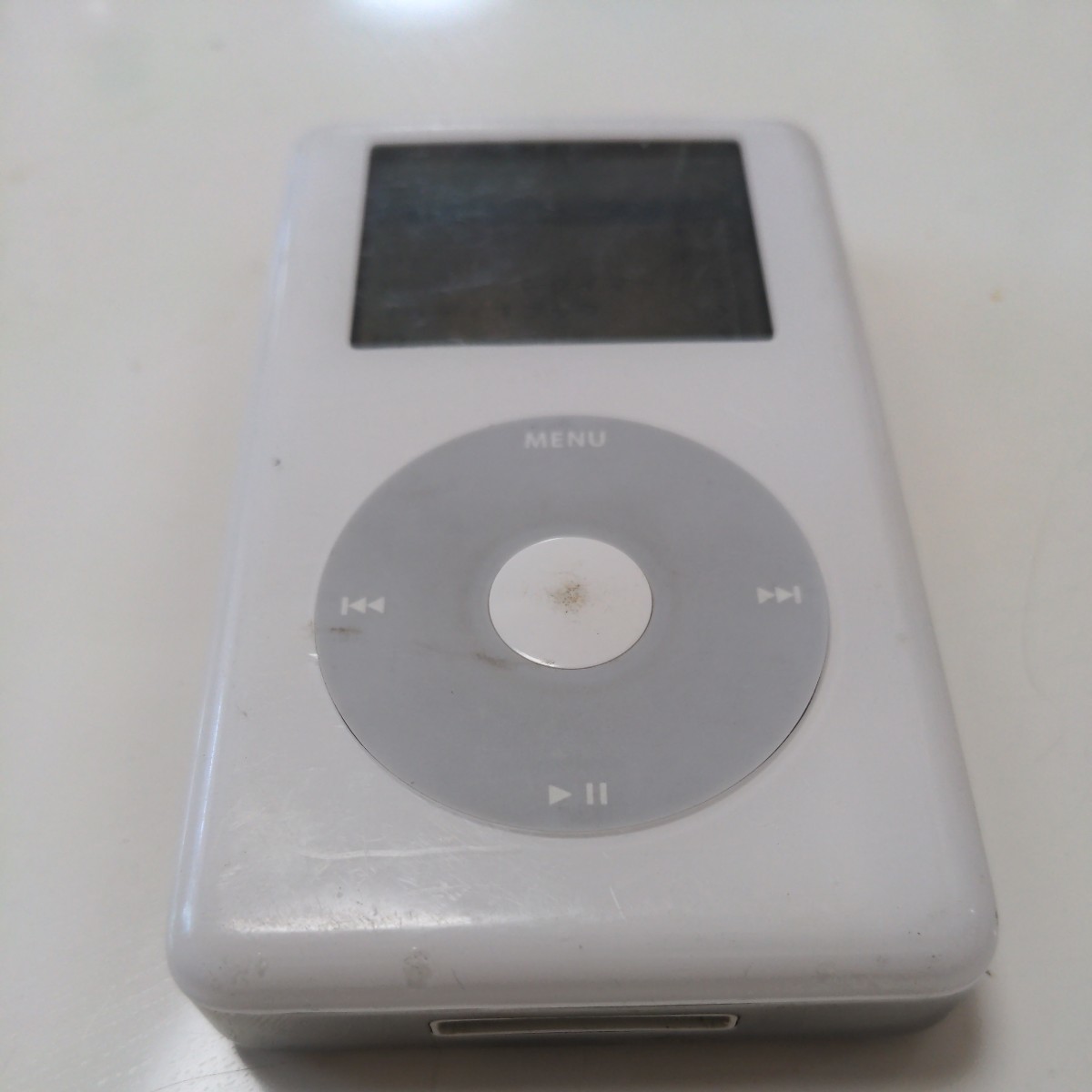〈382〉iPod classic 第4世代 A1099 60GB カラー 本体のみ中古　_画像3