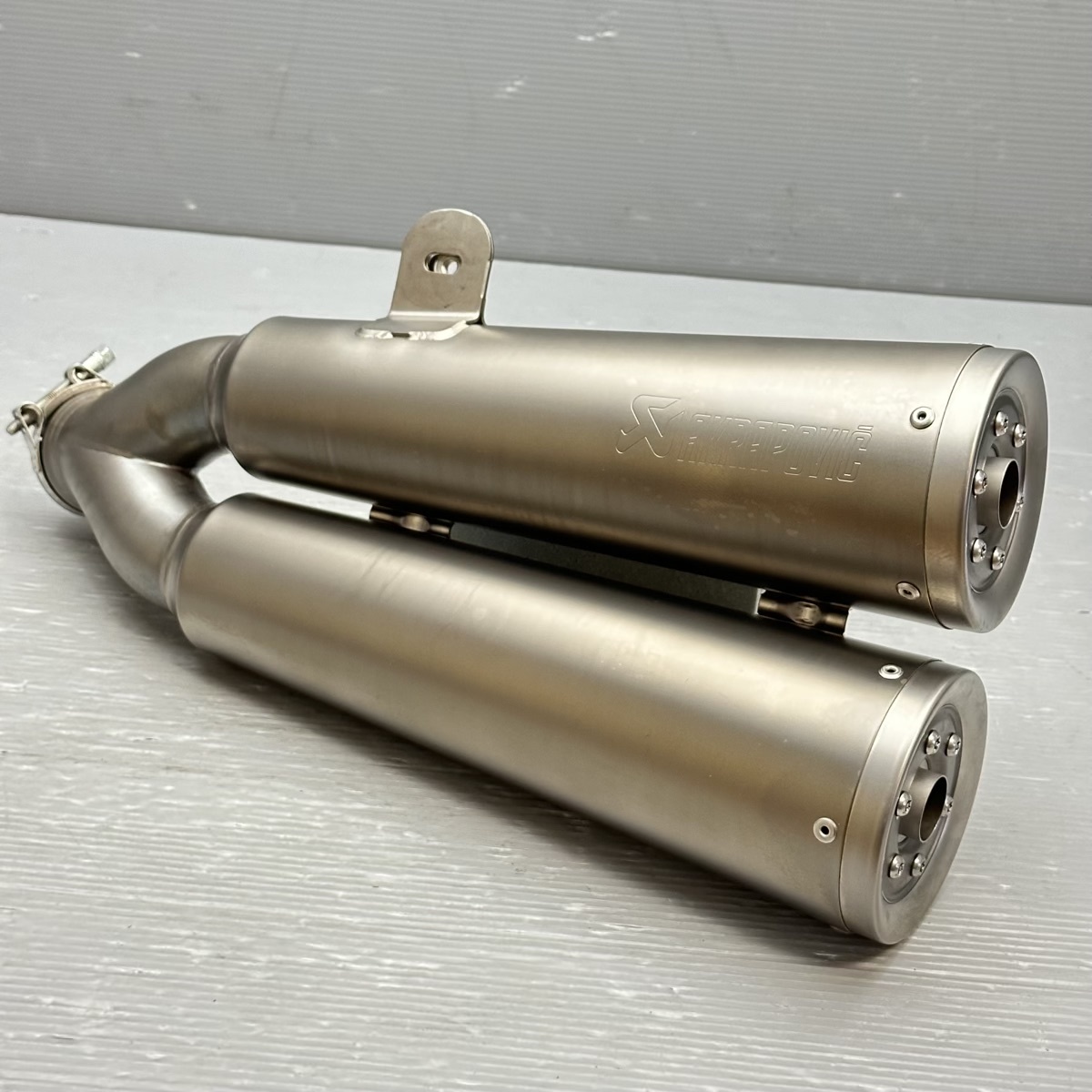 憧れの BMW RnineT 純正 AKRAPOVIC アクラポビッチ サイレンサー