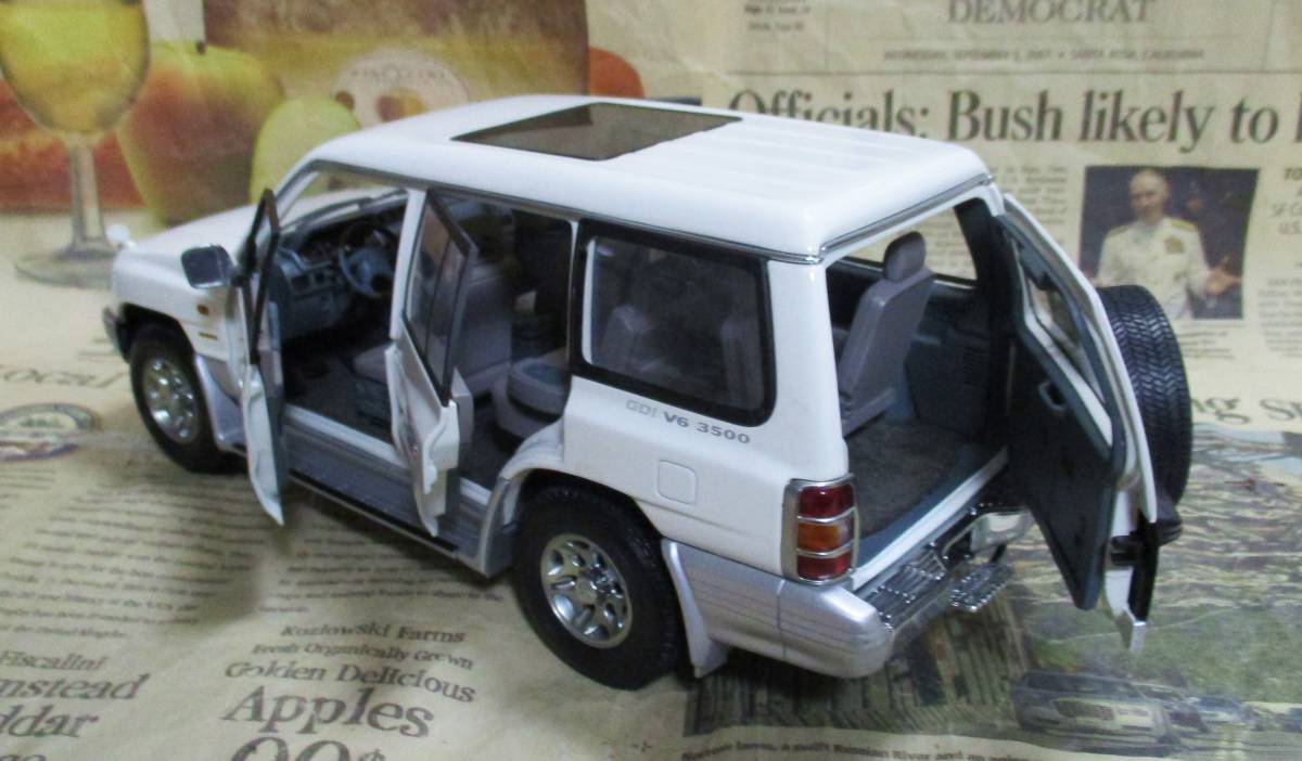 ☆超レア絶版*AUTOart*1/18*1998 Mitsubishi Pajero LHD ホワイト* ☆超レア絶版*AUTOart*1/18*1998 Mitsubishi Pajero LHD ホワイト*