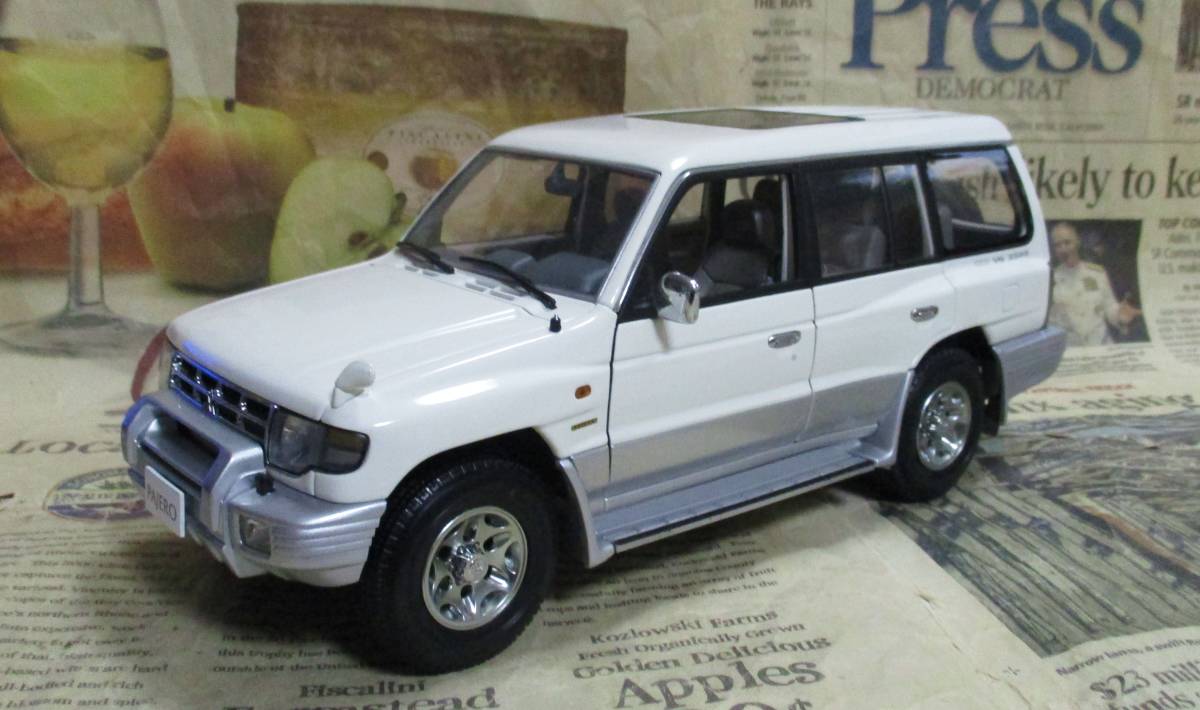☆超レア絶版*AUTOart*1/18*1998 Mitsubishi Pajero LHD ホワイト*三菱パジェロ
