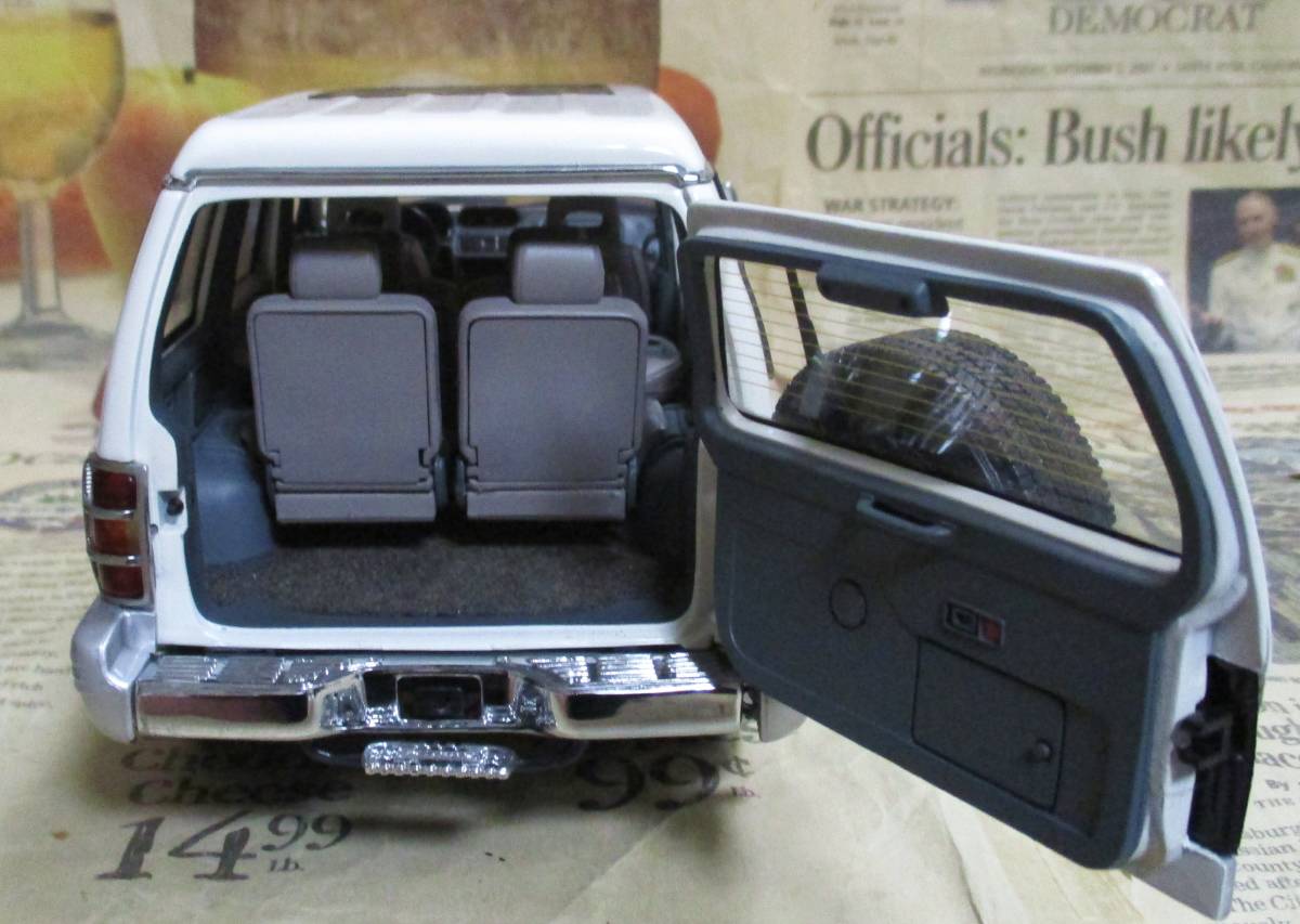 ☆超レア絶版*AUTOart*1/18*1998 Mitsubishi Pajero LHD ホワイト* ☆超レア絶版*AUTOart*1/18*1998 Mitsubishi Pajero LHD ホワイト*