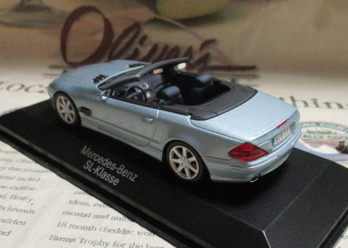☆ディーラー限定*Minichamps*1/43*Mercedes-Benz SL Cabriolet テルリウムシルバーメタリック_画像2