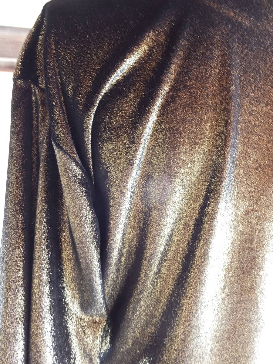 agnes b. アニエスベー　ラメ　伸縮性　カットソー　サイズ　ゴールド　太い袖　ポリウレタン混　半袖 Tシャツ　キラキラ　ブラウス_キラキラしてます。