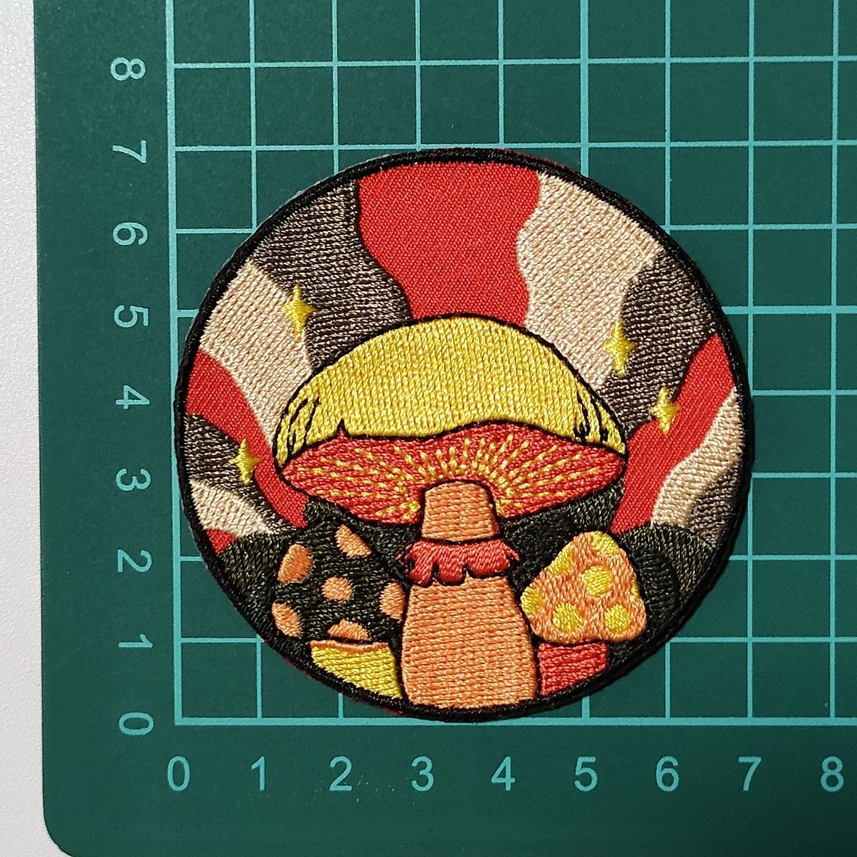 B-36【 アイロンワッペン 】キノコ 茸 毒キノコ  【 刺繍ワッペン 】 マッシュルーム MASHROOM アップリケ