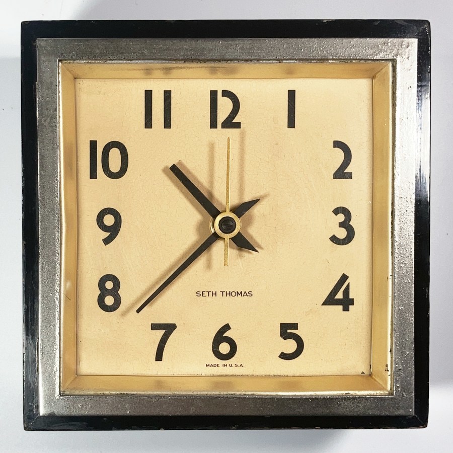 1930\'s USA antique clock / wall wall clock / table / yellowtail e/ lamp /GRAS/ shelves / light / lighting / store furniture / sofa / chair /o.c.white/ Vintage 