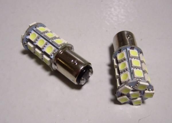 ＜LEDW03R-008＞27SMD LED ブレーキ・テールライト ＜赤＞ S25 ダブル球 美しい赤色、一般的なサイズ 12V 21/5W_27SMD　LED搭載