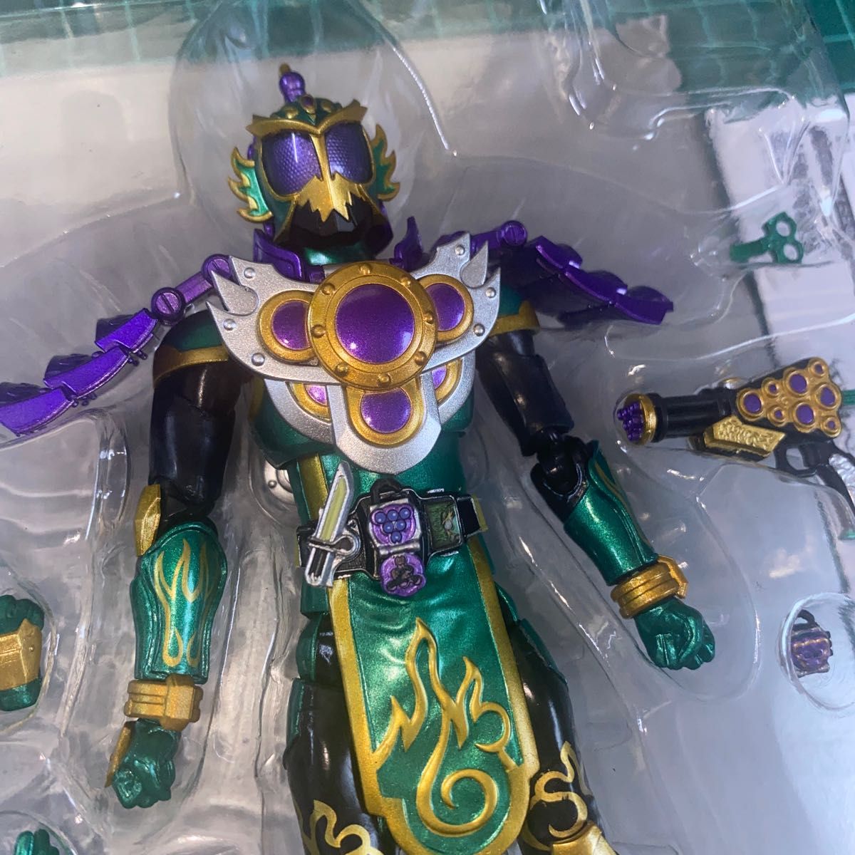 【中古品】S.H.フィギュアーツ 仮面ライダー龍玄 ブドウアームズ