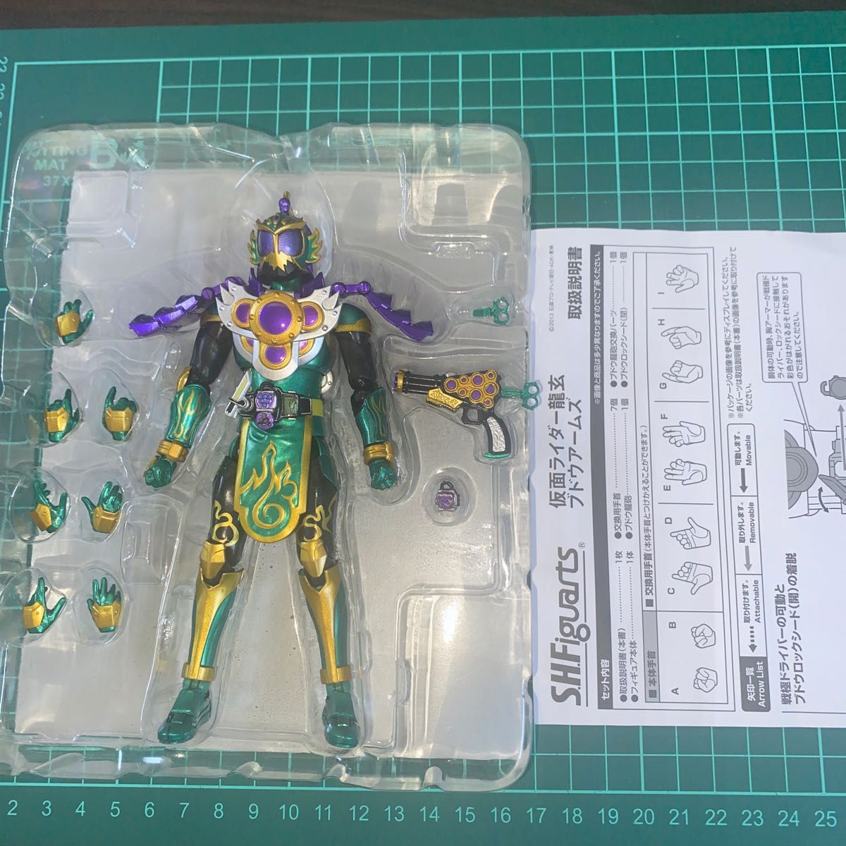 【中古品】S.H.フィギュアーツ 仮面ライダー龍玄 ブドウアームズ