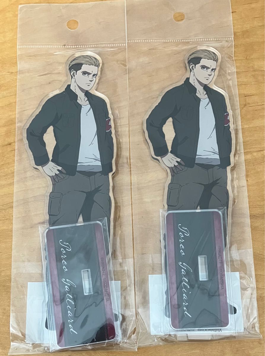 進撃の巨人 ポルコ・ガリアード アクリルスタンド 2つ 進撃の巨人ポルコ BIGアクリルスタンド vol 2アクスタ