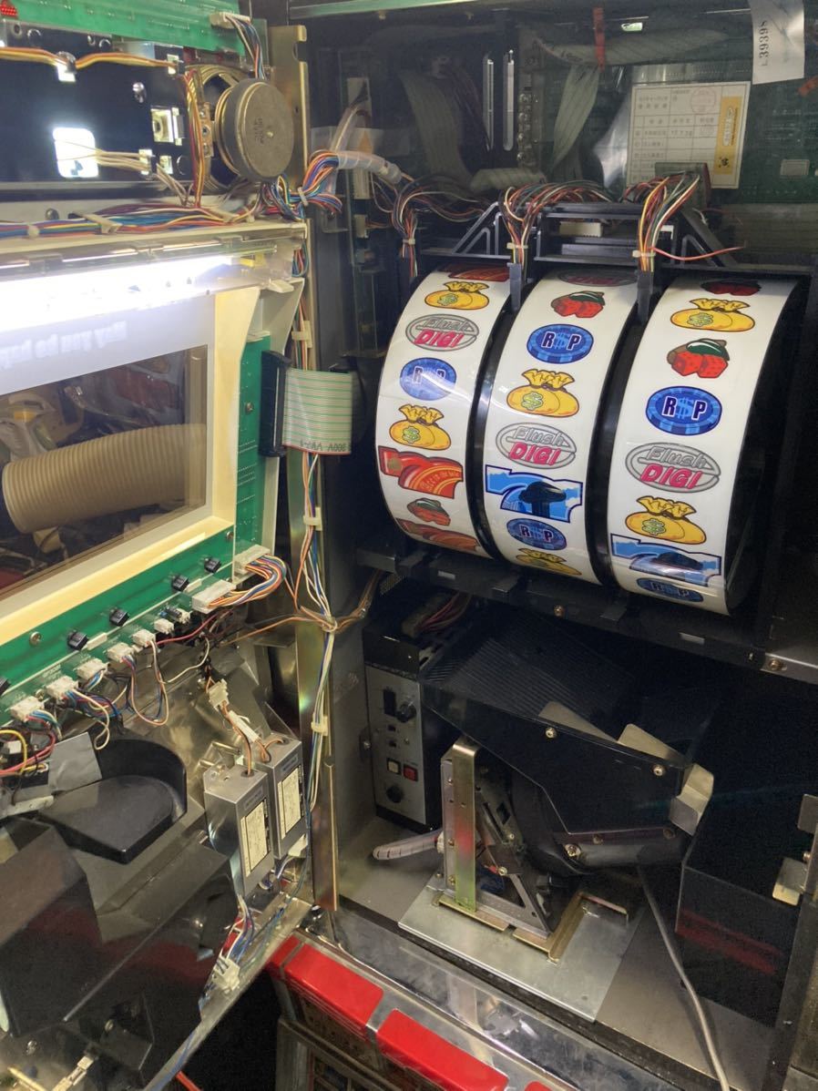 となります 4号機 ベルコ ファイナル711 スロット 実機 メダル不要機 家庭用電源対応 自宅まで配送可能!
からの