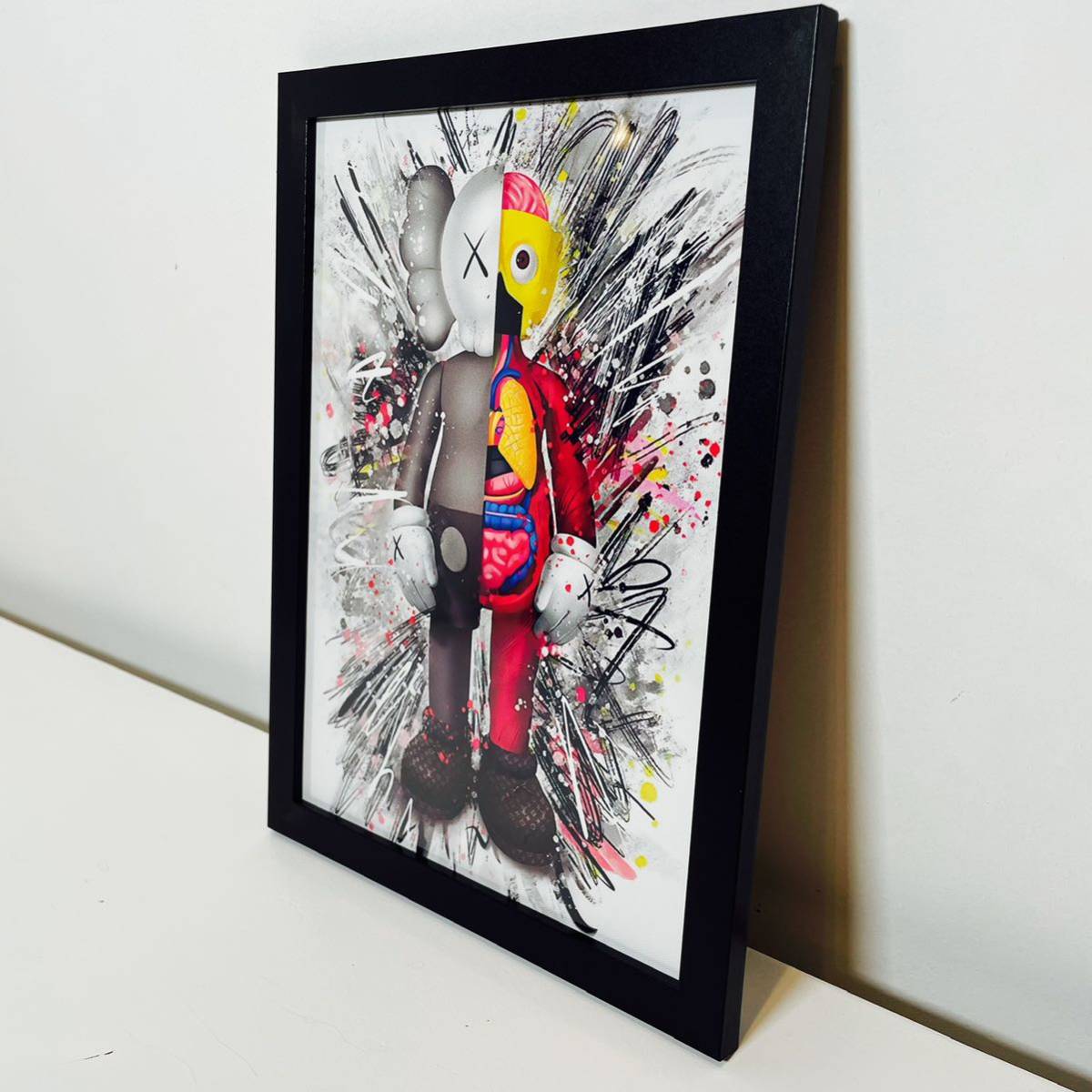黒額付きポスター】KAWS(カウズ)① ベアブリック|Yahoo!フリマ 黒額付きポスター】KAWS(カウズ)① ベアブリック|Yahoo!フリマ