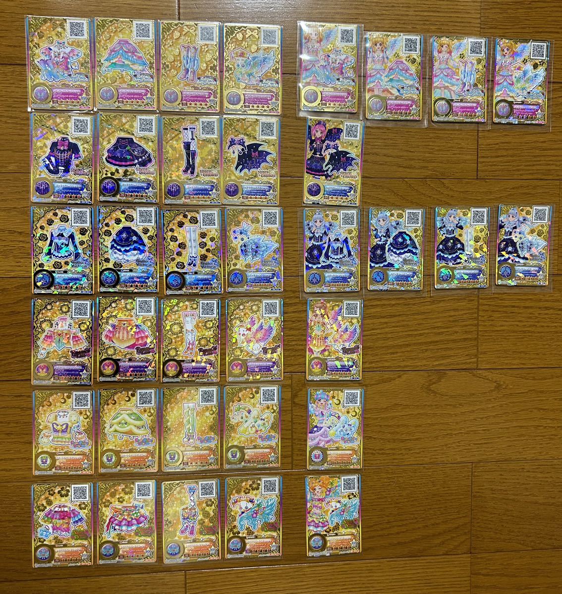 待望の再販! アイカツ 四ツ星学園セット ルーレット 星のツバサドレス