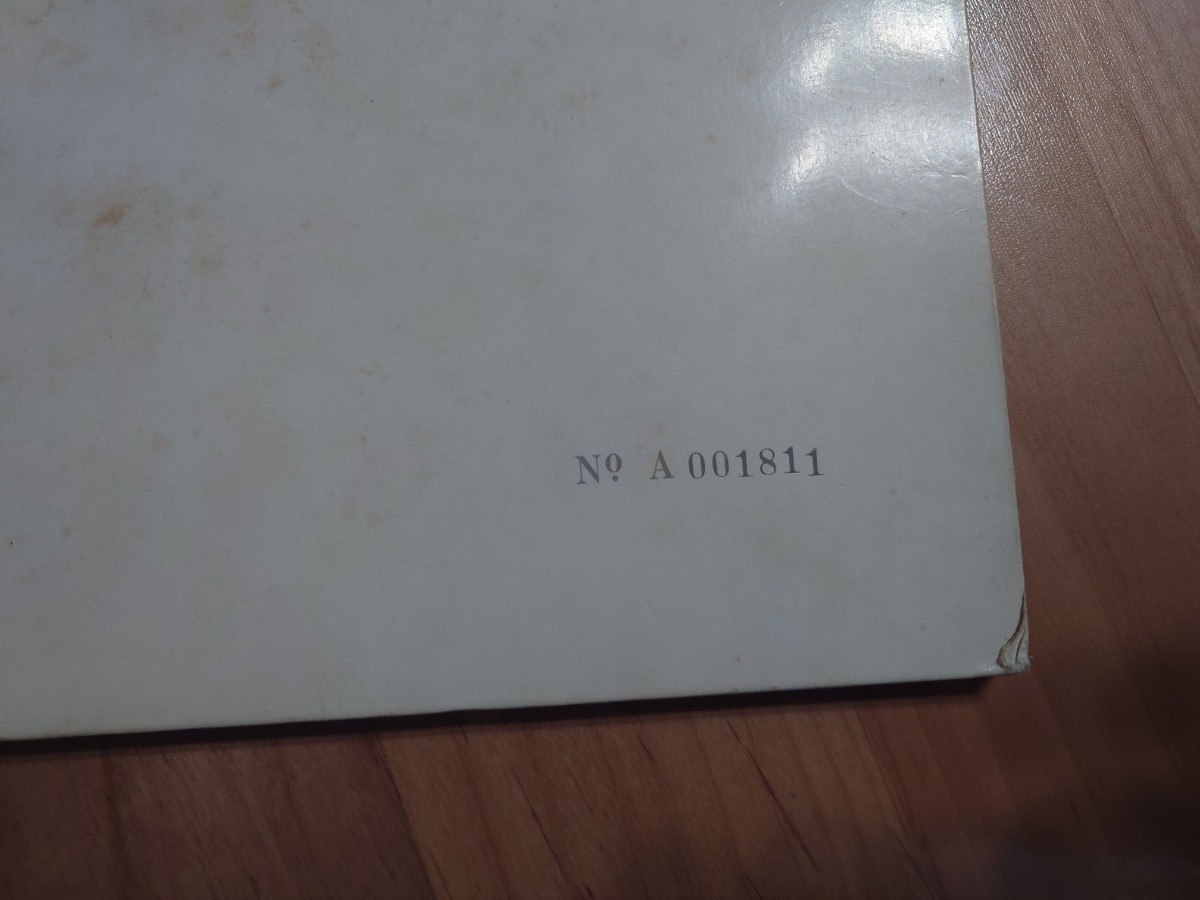 ★ビートルズ The Beatles★The White Album★シリアルナンバー4ケタ★ジャケット等汚れあり★2LPレコード★中古品★赤盤★歌詞カード分離