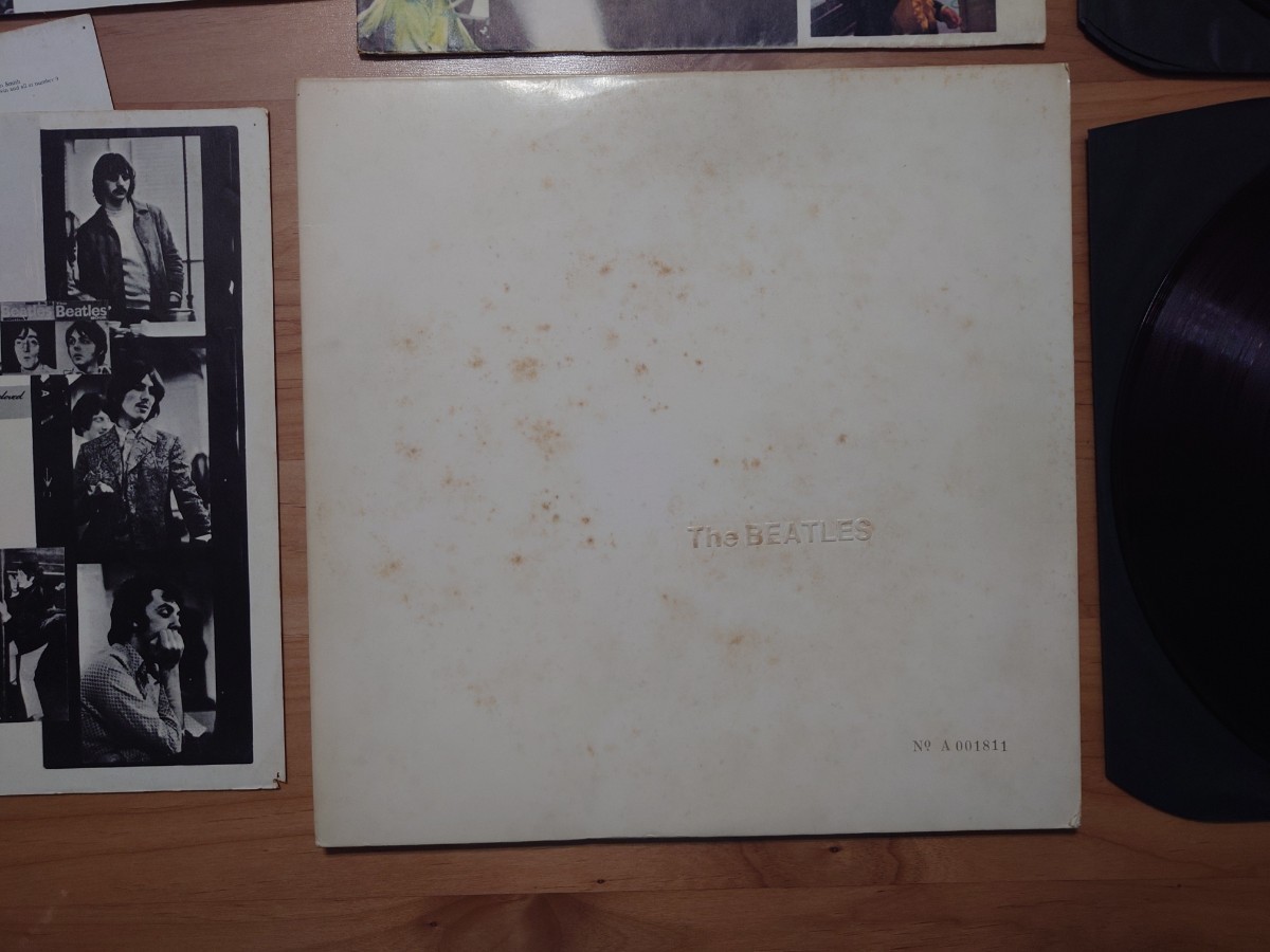 ★ビートルズ The Beatles★The White Album★シリアルナンバー4ケタ★ジャケット等汚れあり★2LPレコード★中古品★赤盤★歌詞カード分離