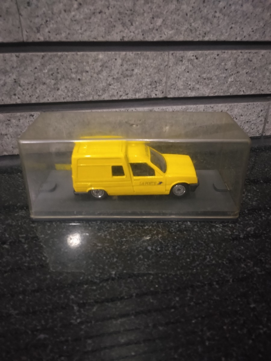 レア 年代物 箱付き ベレム verem ルノー エクスプレス フランス 郵便局 Renault 1/43 バン LA POSTE 旧車 外車 イエロー ミニカー 郵便車_画像3