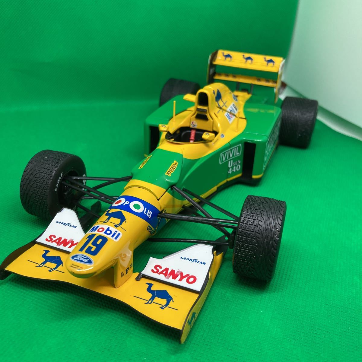 ヤフオク! - 1/18ベネトンフォードB192 ミハエル・シューマッハ