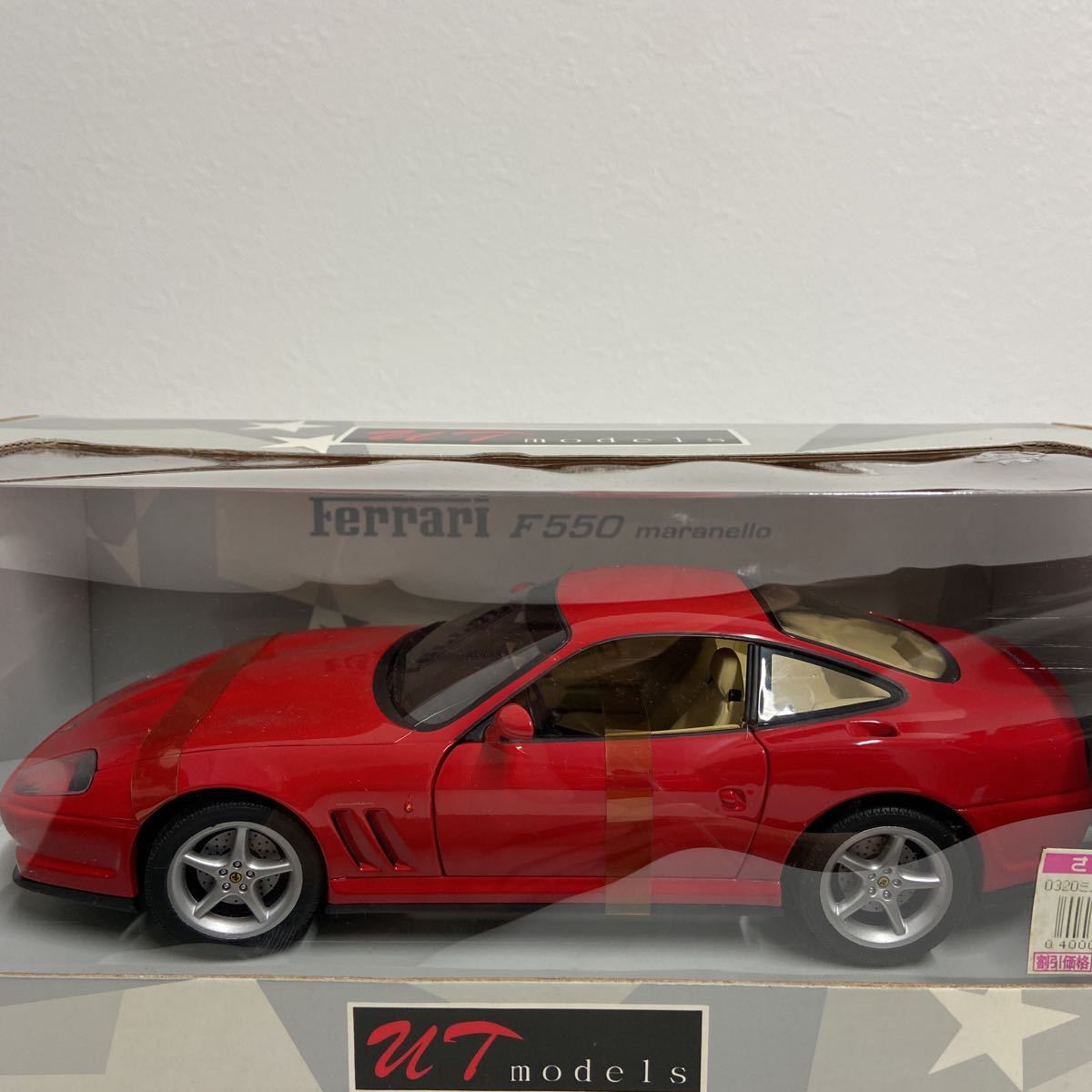 UT models 1/18 Ferrari F550 Maranello 1996年 Red UTモデル フェラーリ マラネロ レッド ミニカー モデルカー_画像5