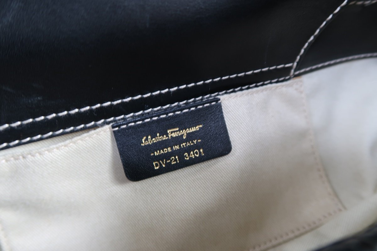 美品】Ferragamo フェラガモ 籠バッグ ストロー ブラック系 ブランド鞄