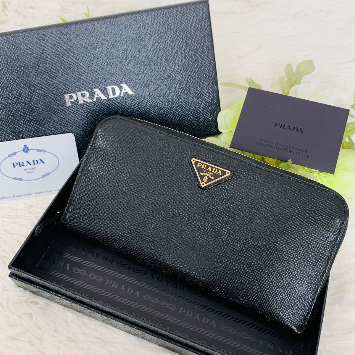 PRADA　折り財布　サフィアーノレザー　L字ファスナー　ベージュ　ゴールドロゴ