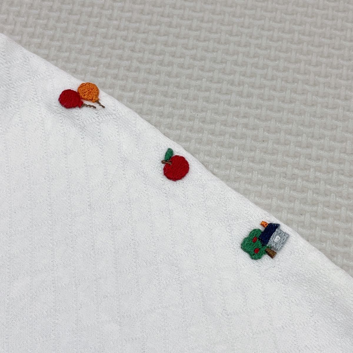 【美品】familiar 赤 チェック柄70cmロンパース(定価18150円) 美品】familiar 赤 チェック柄70cmロンパース(定価18150円