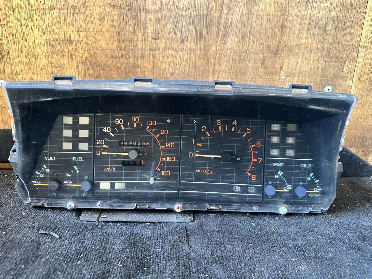 のオンラインショップです HR30 スカイライン 純正 スピードメーター