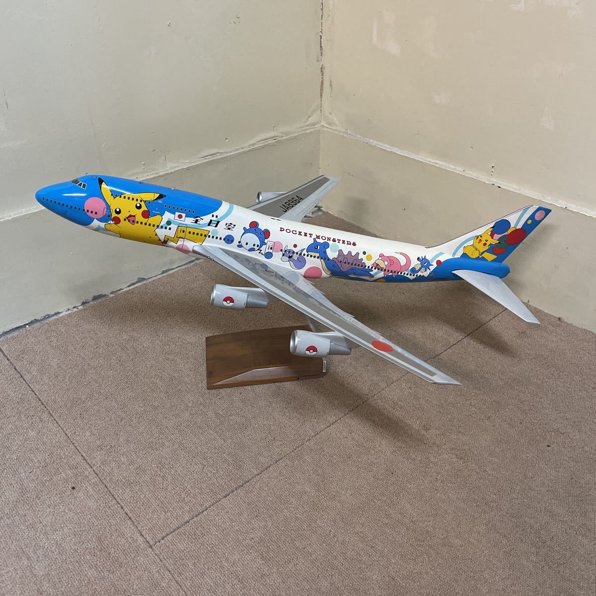 ANA 全日空 ボーイング747-400 ANAポケモンジェット 1/100スケール