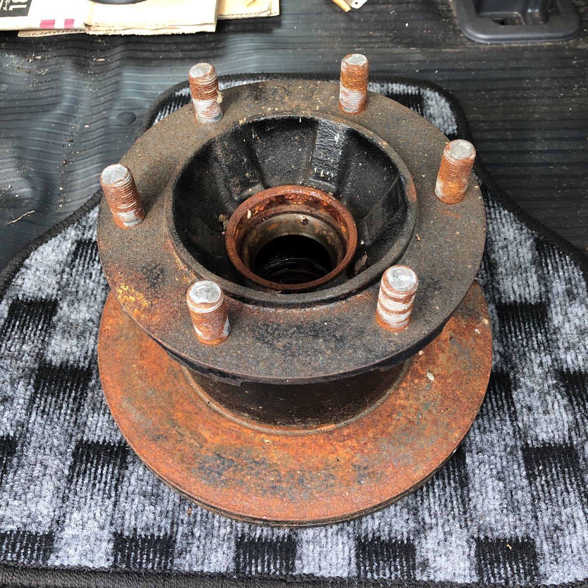  Mitsubishi Canter FB51AB left side front hub rotor 