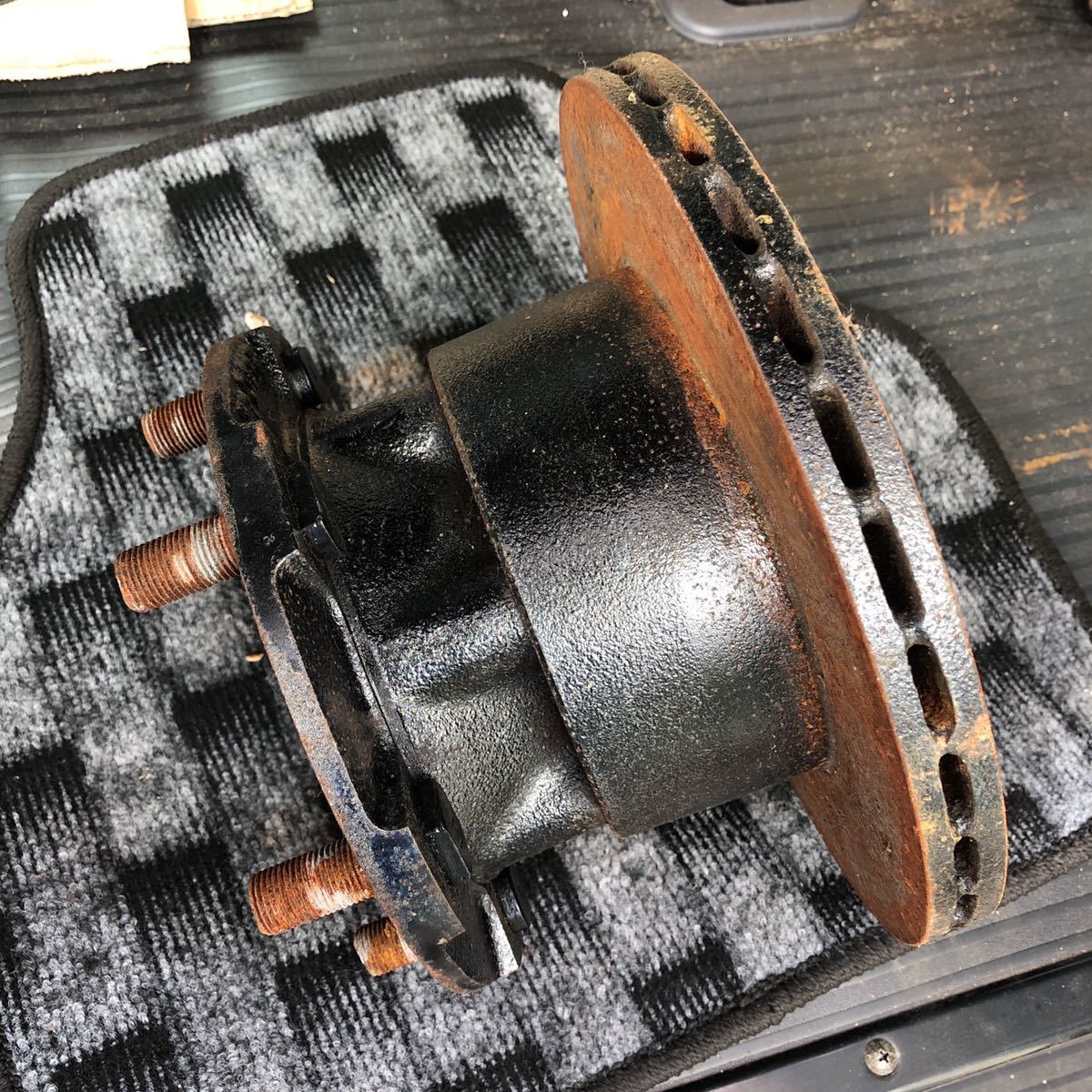  Mitsubishi Canter FB51AB left side front hub rotor 