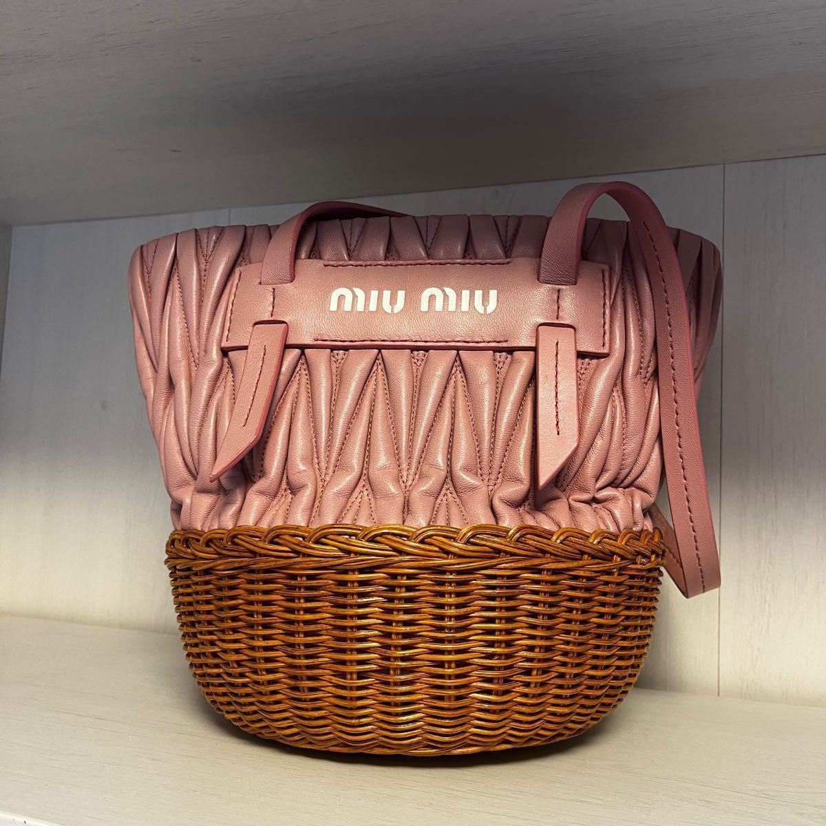 1引き‼️ MIUMIU 大きめかごバック 東京正規取扱店 hipomoto.com