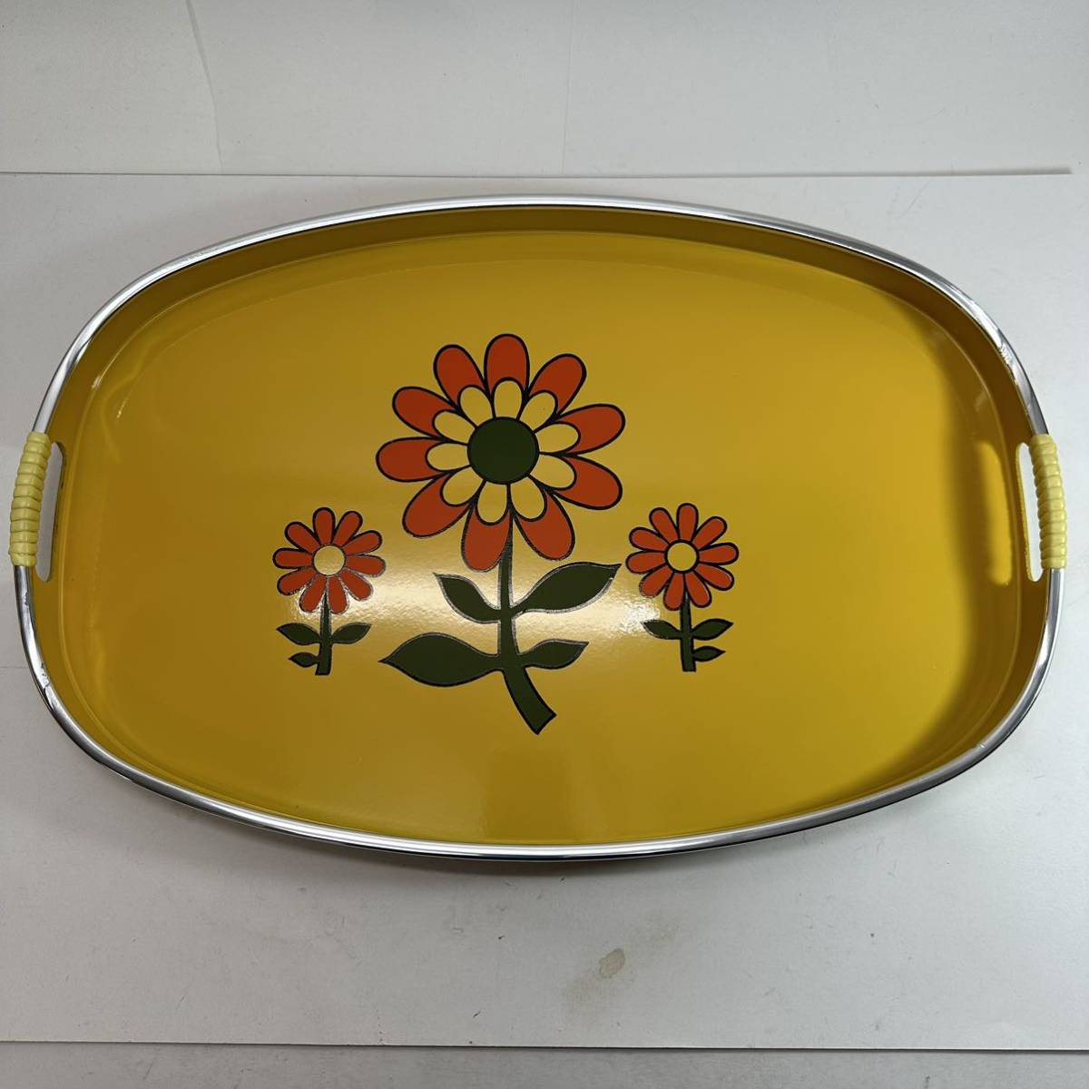 お盆 イエロー 黄色系 花柄 樹脂製 昭和レトロ ポップ トレー お盆 イエロー 黄色系 花柄 樹脂製 昭和レトロ ポップ トレー