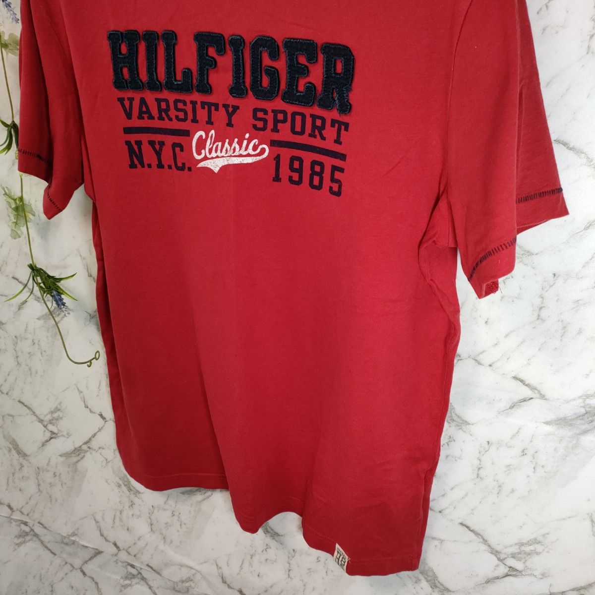 TommyHilfigerトミーヒルフィガー　Tシャツ 赤　Ｌサイズ  アップリケ　ロゴ　