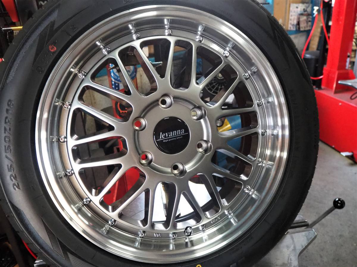 新品☆即納 対応☆高級 シルバー メッシュ 深リム levanna V10LTH