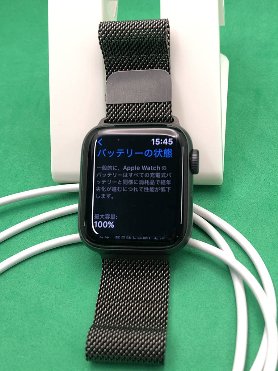 ☆激安☆Apple Watch SE GPSモデル 40mm MNJT3J/A ブラック スポーツバンド アップルウォッチ BP0582_画像2