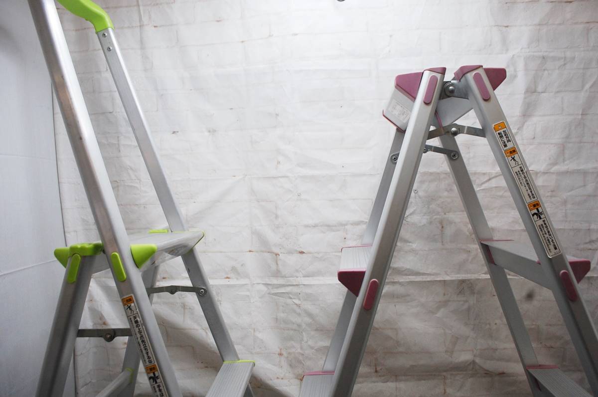 *.3850 stepladder 2 point * step‐ladder /Pica/NCT-2/PFC-79/ folding / on .. attaching / silver / light weight / step / ladder / details photograph several equipped /220 size 
