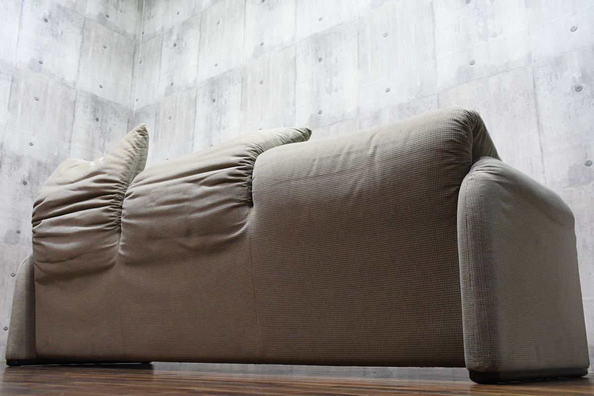 CCC1 Cassina カッシーナ 675 MARALUNGA マラルンガ 3人掛けソファ ヴィコ・マジストレッティ ファブリック 3シーター トリプルソファ_画像10