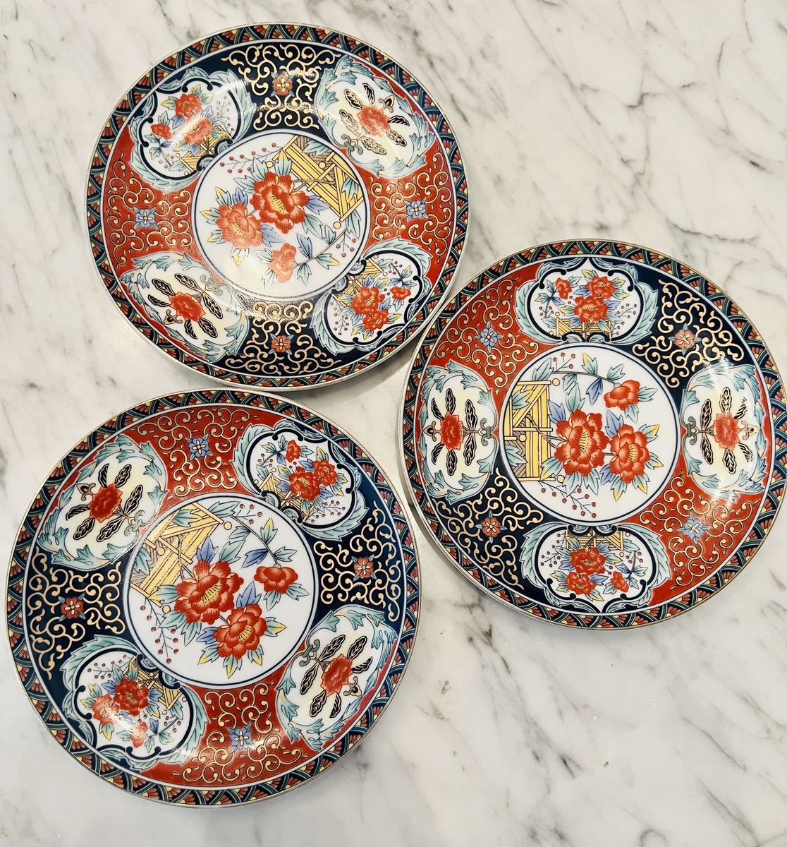 有田・伊万里焼 寿山窯 金襴手 牡丹 直径16cm 皿 アンティーク花 有田・伊万里焼 寿山窯 金襴手 牡丹 直径16cm 皿 アンティーク花