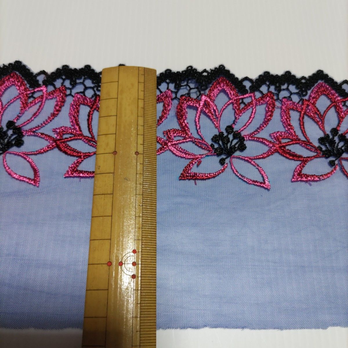 残り4枚　Ｐ-8015 光沢刺繍　美しいロイヤルブルーレース　重ね衿サイズ