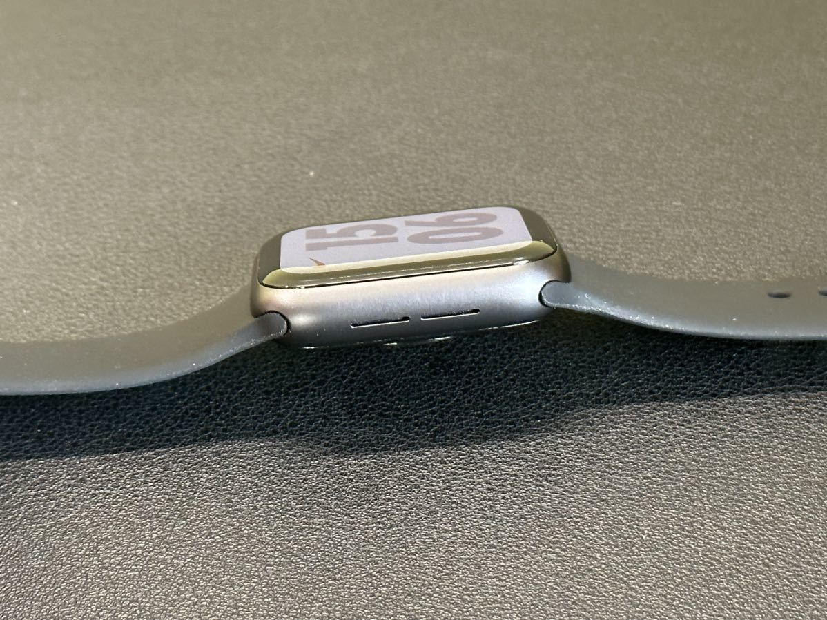 ☆即決 美品 バッテリー100% Apple Watch SE Nike 40mm スペースグレイアルミニウム アップルウォッチ ミッドナイト GPSモデル 668