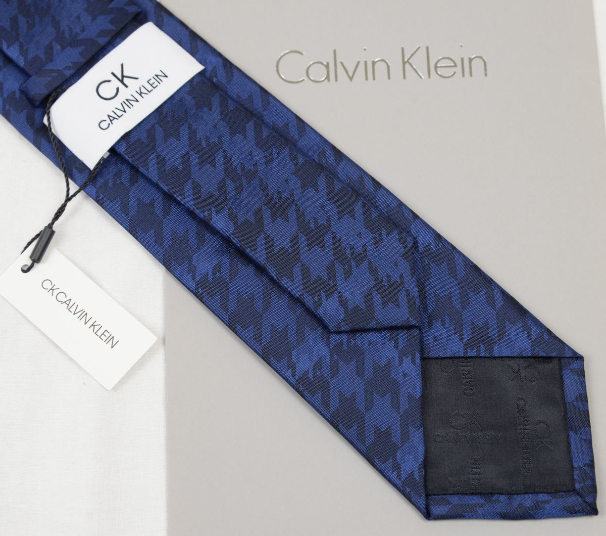 *CK Calvin Klein necktie ( large pattern thousand bird .. fine pattern pattern *.. navy blue, made in Japan ) new goods 