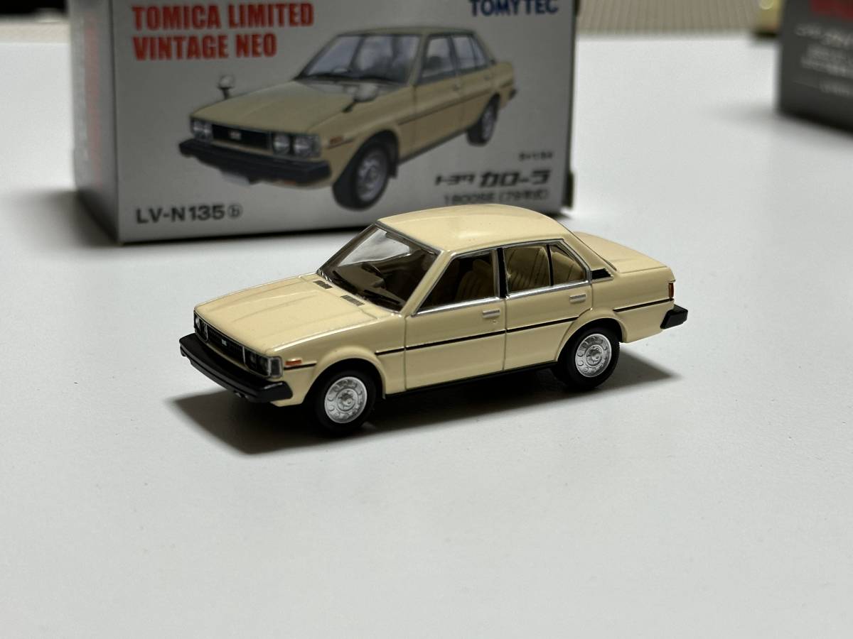 TOMICA トミカリミテッドヴィンテージネオ TLV 1/64 トヨタ カローラ 1800SE 79年式 ベージュ LV-N135b_画像2