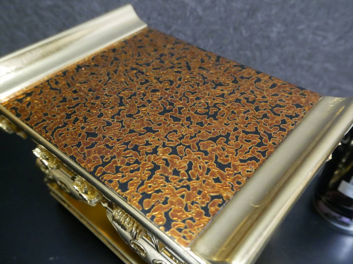未使用保管品 最高級東用裏金和讃卓 天板虫喰塗 三方三段 国産 未使用保管品 最高級東用裏金和讃卓 天板虫喰塗 三方三段 国産