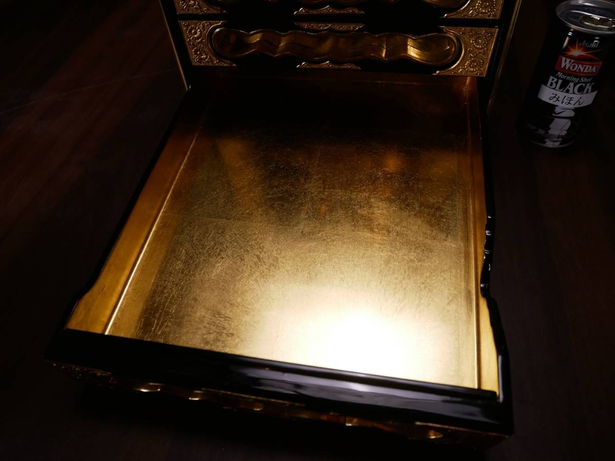 収集品 木製本金箔経本箱 金具付き 高さ25.6㎝ 幅25.8㎝ 奥30.7㎝ 4244