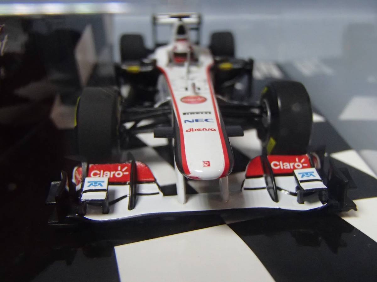 ミニチャンプス 1/43　ザウバー F1チーム ＃16　小林可夢偉 2011　ショーカー（410110086）_画像3