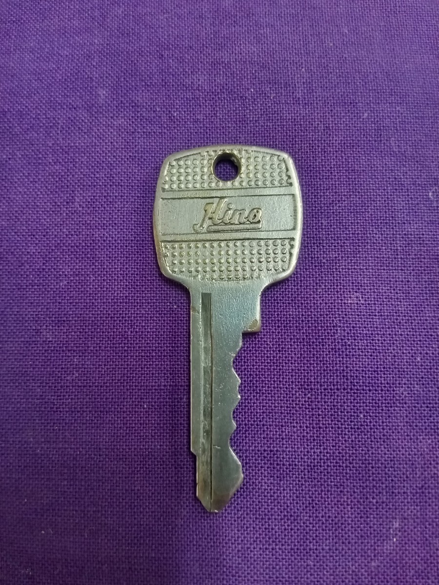  Hino Motors, Renault? Conte sa? old car, key, key, retro,.. for, Vintage, objet d'art, Showa era. car, key holder, interior, old key 