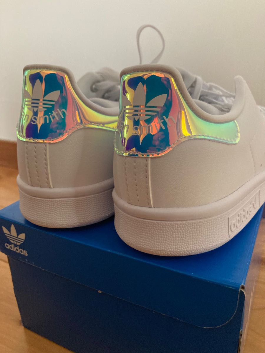 新品】adidas スタンスミス オーロラ(ホワイト 23 5cm)|Yahoo 新品】adidas スタンスミス オーロラ(ホワイト 23 5cm)|Yahoo