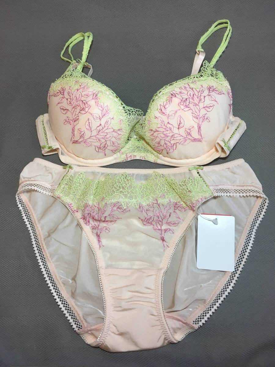  regular price approximately 6000 jpy tag equipped Wacoal Anne fiamphila vi Ad uC65 M leaf pattern race embroidery bra shorts top and bottom set 