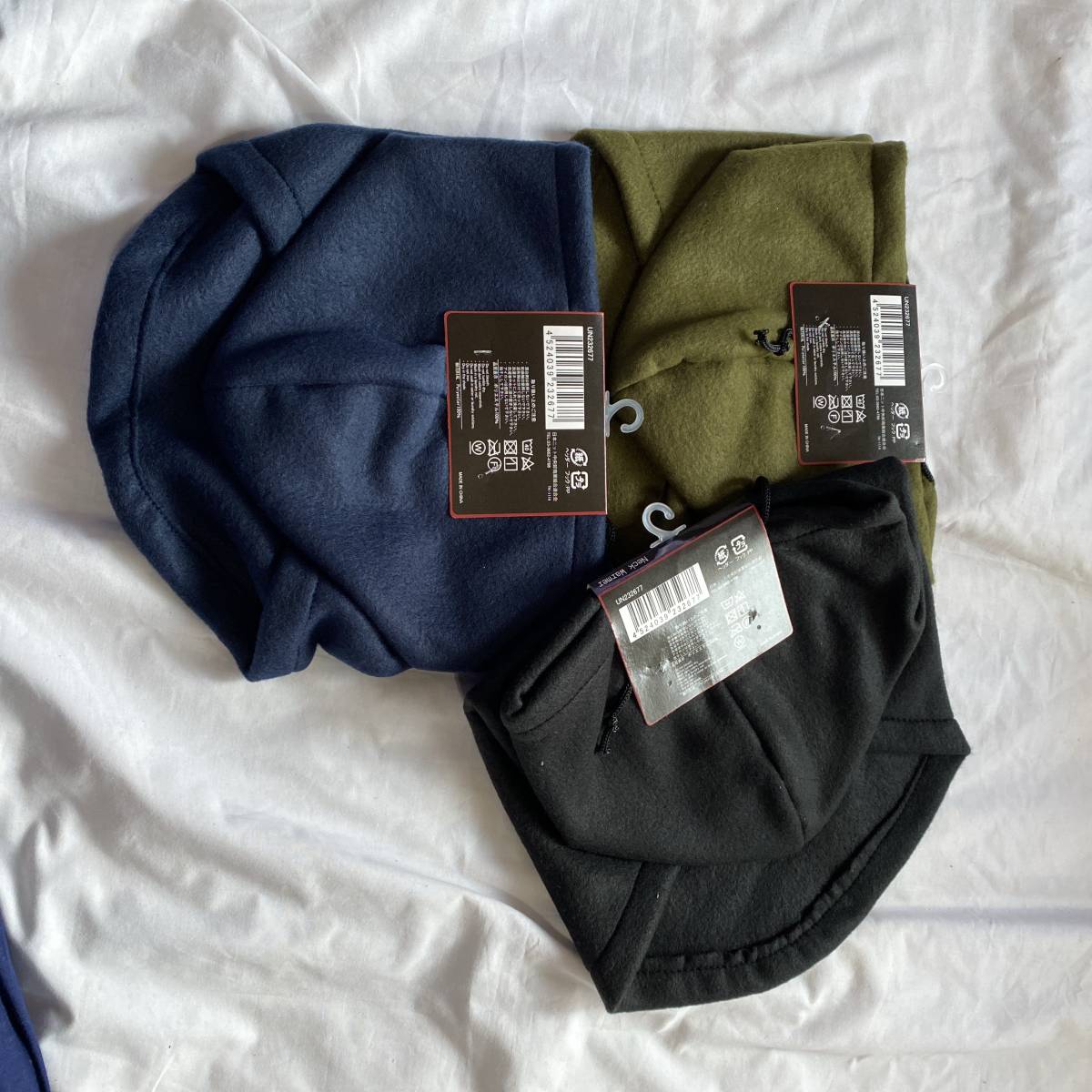  neck warmer with a hood .3 put on set ( black. khaki. navy blue ) free .. string attaching Fit . umbrella up....4.500 jpy goods unused 