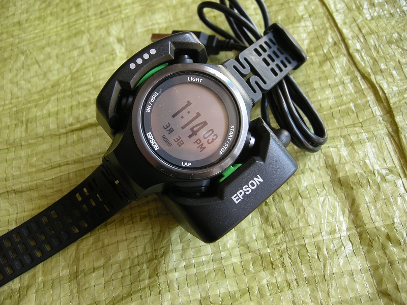  Epson спорт часы профессиональный б/у обычно. здоровье управление и т.п. все в одном часы корпус 2 шт зарядное устройство 1 шт обычный использование простой проверка 