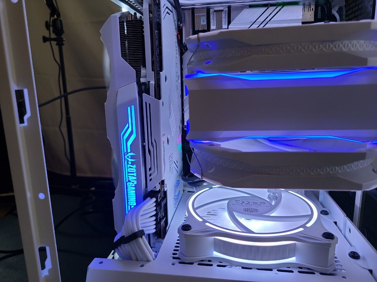 白パーツ+高性能】コンパクトな自作PC i5-13600KF RTX 3080 白パーツ+高性能】コンパクトな自作PC i5-13600KF RTX 3080